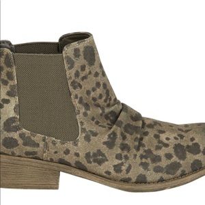 Billabong sweet surrender cheetah ankle booties excellent condition
